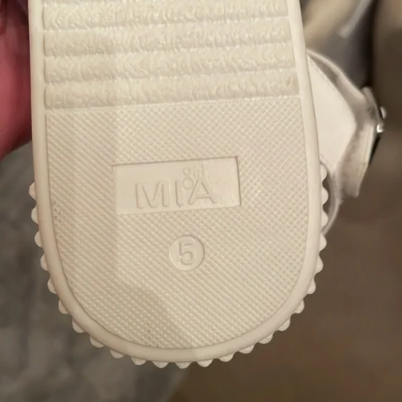 NWT MIA GIRL sz 5 adults sandals - Picture 4 of 6